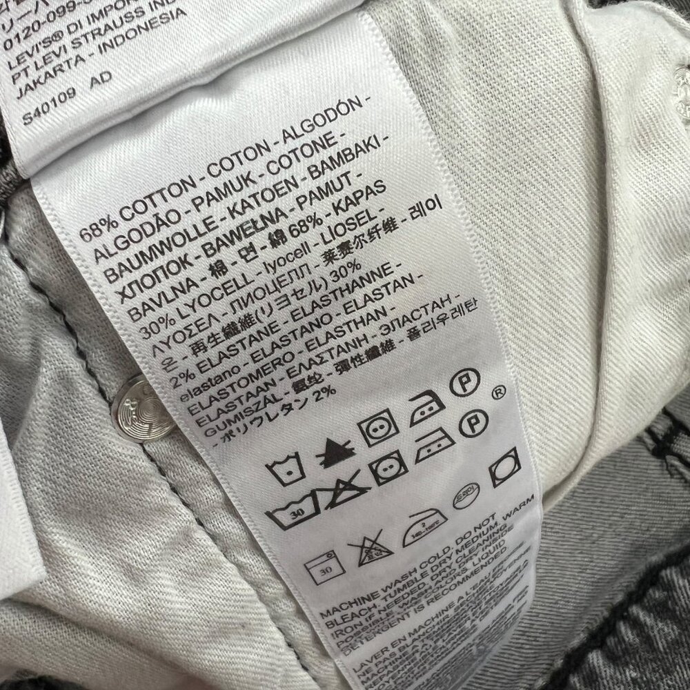 Levi’s 502 Regular Taper Jeans | 44 x 32 - Picture 4 of 5